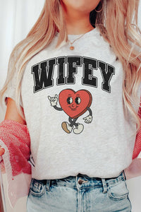 WIFEY HEART Graphic T-Shirt
