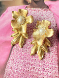 Vintage style golden flower dangle earring